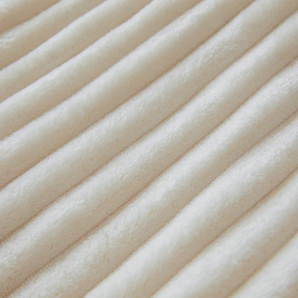 Soft Fleece Throw Blanket – Cozy for Bed or Couch